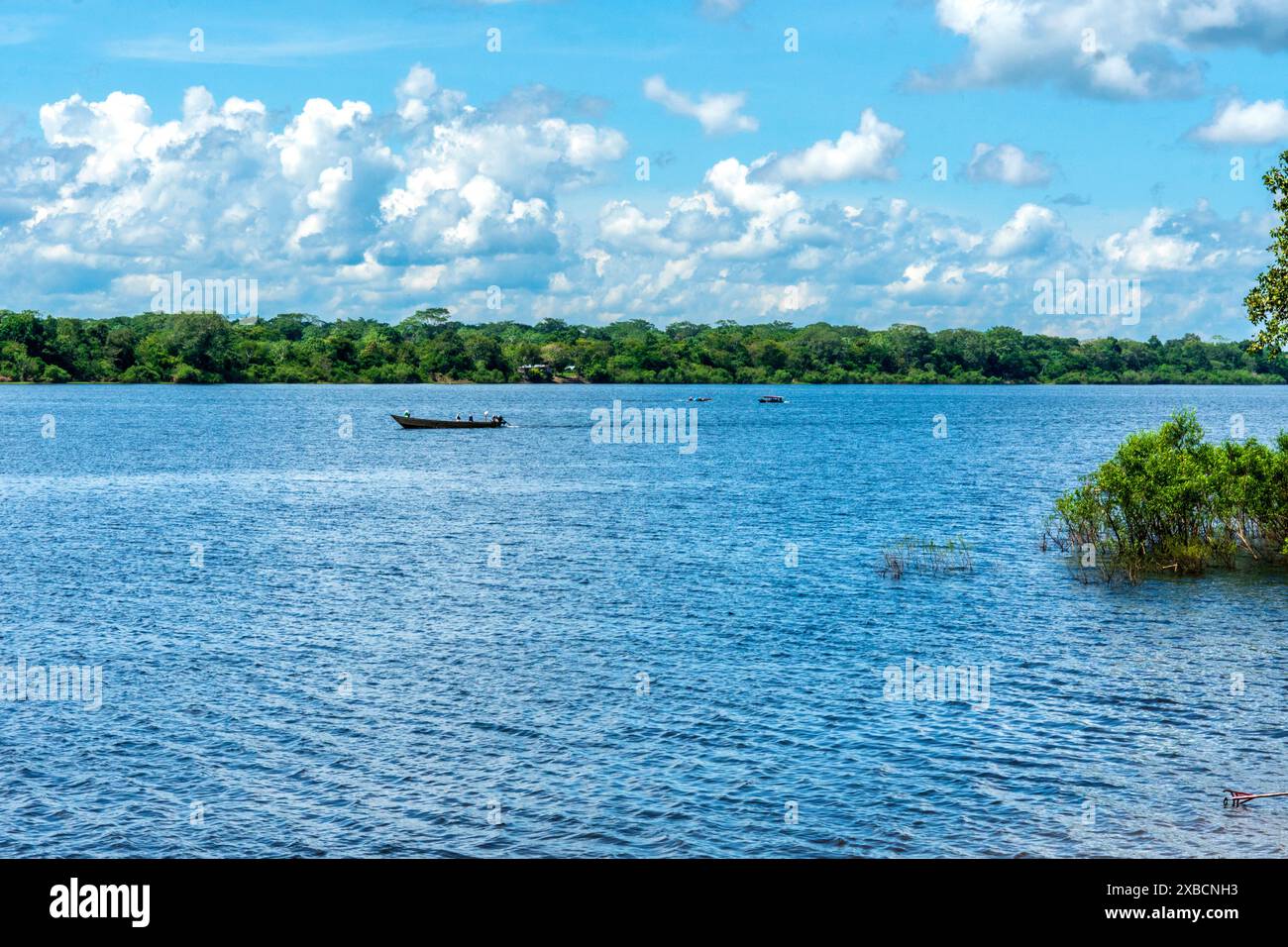 Lagune de Yarinacocha en Amazonie péruvienne de Pucallpa Banque D'Images