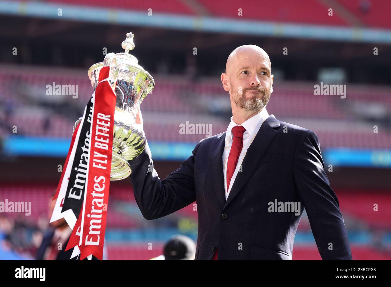 Photo du dossier datée du 25-05-2024 du manager de Manchester United Erik Ten Hag Celebrates. Erik Ten Hag doit rester manager de Manchester United après une évaluation de performance, l'agence de presse PA comprend. Date d'émission : mardi 11 juin 2024. Banque D'Images