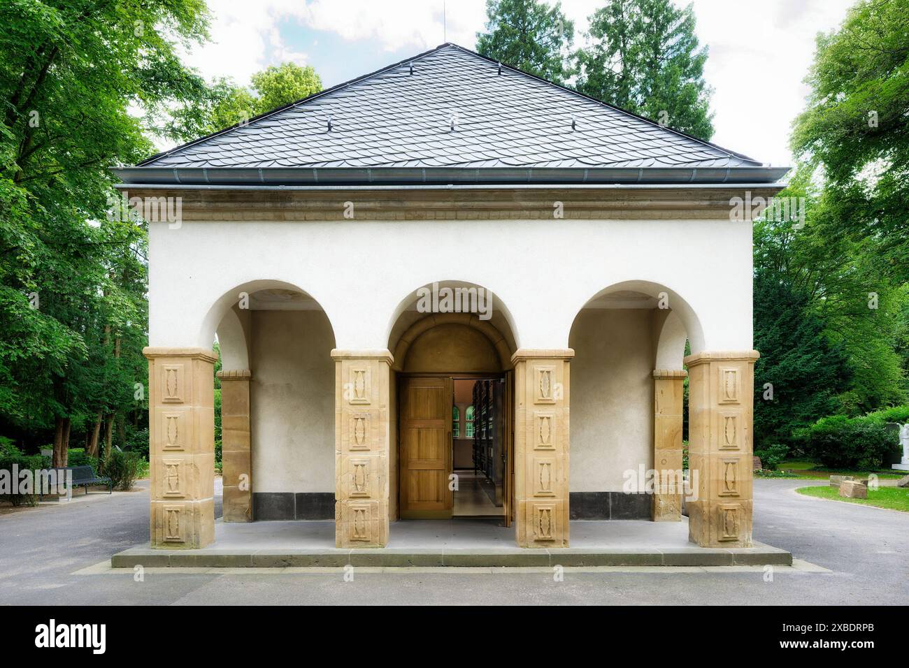 columbarium dans l'ancienne salle de deuil du cimetière melaten à cologne Banque D'Images