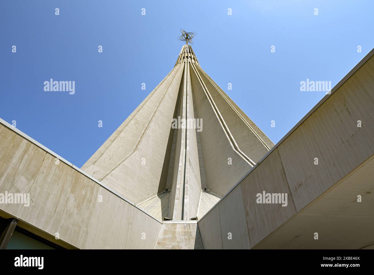 Basilique de la Madonna delle Lacrime à Syracuse, Sicile, Italie. Il s'agit d'une église sanctuaire catholique romaine du XXe siècle. Banque D'Images