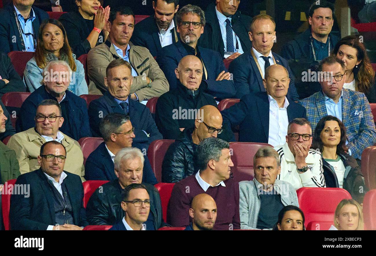 Rudi Völler, Voeller (DFB Sportdirektor), Hans-Joachim Watzke, Managing Director BVB , membre DFB-Präsidium, vice-président DFB, Bernd Neuendorf, président DFB Association allemande de football, Olaf Scholz, Bundeskanzler Deutschland, dans le match amical ALLEMAGNE - UKRAINE 0-0 DEUTSCHLAND - UKRAINE en préparation pour les Championnats d'Europe 2024 le 3 juin 2024 à Nürnberg, Allemagne. Photographe : Peter Schatz Banque D'Images