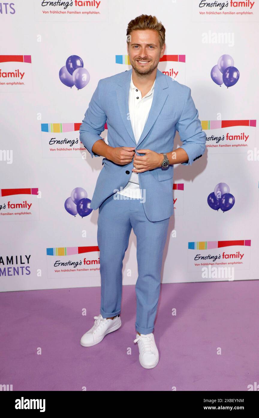 Jörn Schlönvoigt BEI der Ernsting s Family Fashion Show 2024 im Hotel Atlantic. Hambourg, 11.06.2024 *** Jörn Schlönvoigt au salon de mode familial Ernsting 2024 à l'hôtel Atlantic Hamburg, 11 06 2024 Foto:xgbrcix/xFuturexImagex enrstings_4644 Banque D'Images