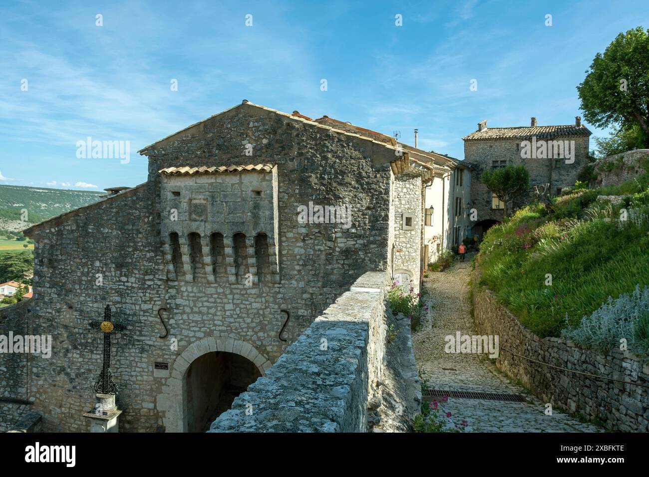 Banon. porte du xve siècle de l'enceinte fortifiée classée monument historique. Alpes-de-haute-Provence. Provence-Alpes-Côte d'Azur. France Banque D'Images