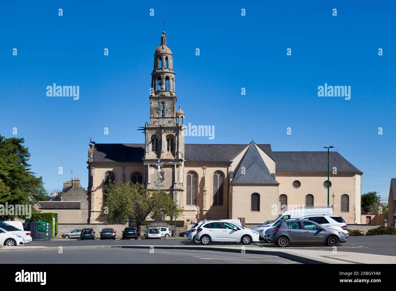 Bayeux, France - 06 août 2020 : L'église Saint-Patrice est située dans le centre-ville en face de la place Gauquelin Despallières. Banque D'Images