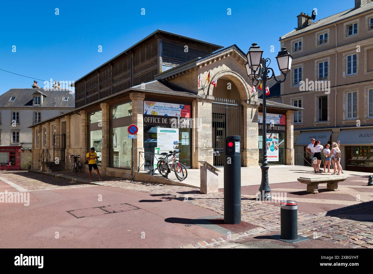 Bayeux, France - 06 août 2020 : Office de Tourisme de Bayeux dans l'ancien marché aux poissons du centre-ville. Banque D'Images