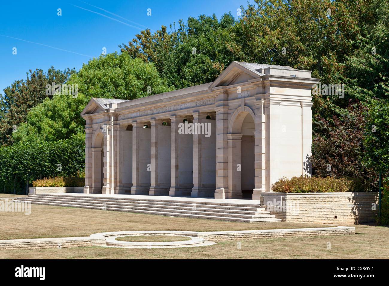 Bayeux, France - 06 août 2020 : le Mémorial de Bayeux, situé au cimetière militaire de Bayeux, commémore les 2092 soldats du Commonwealth morts Banque D'Images