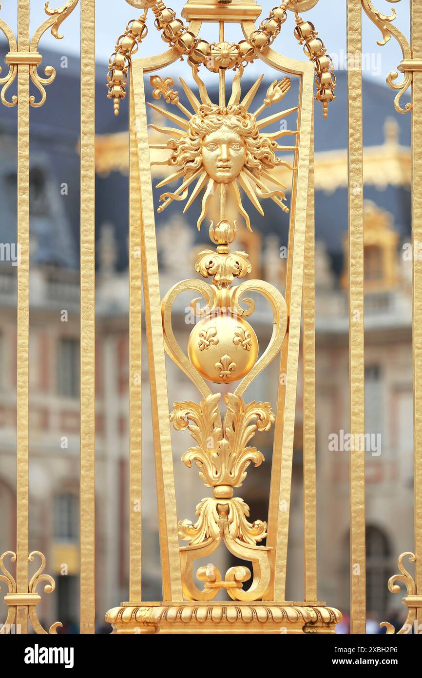 Portes dorées au château de Versailles / France. Banque D'Images