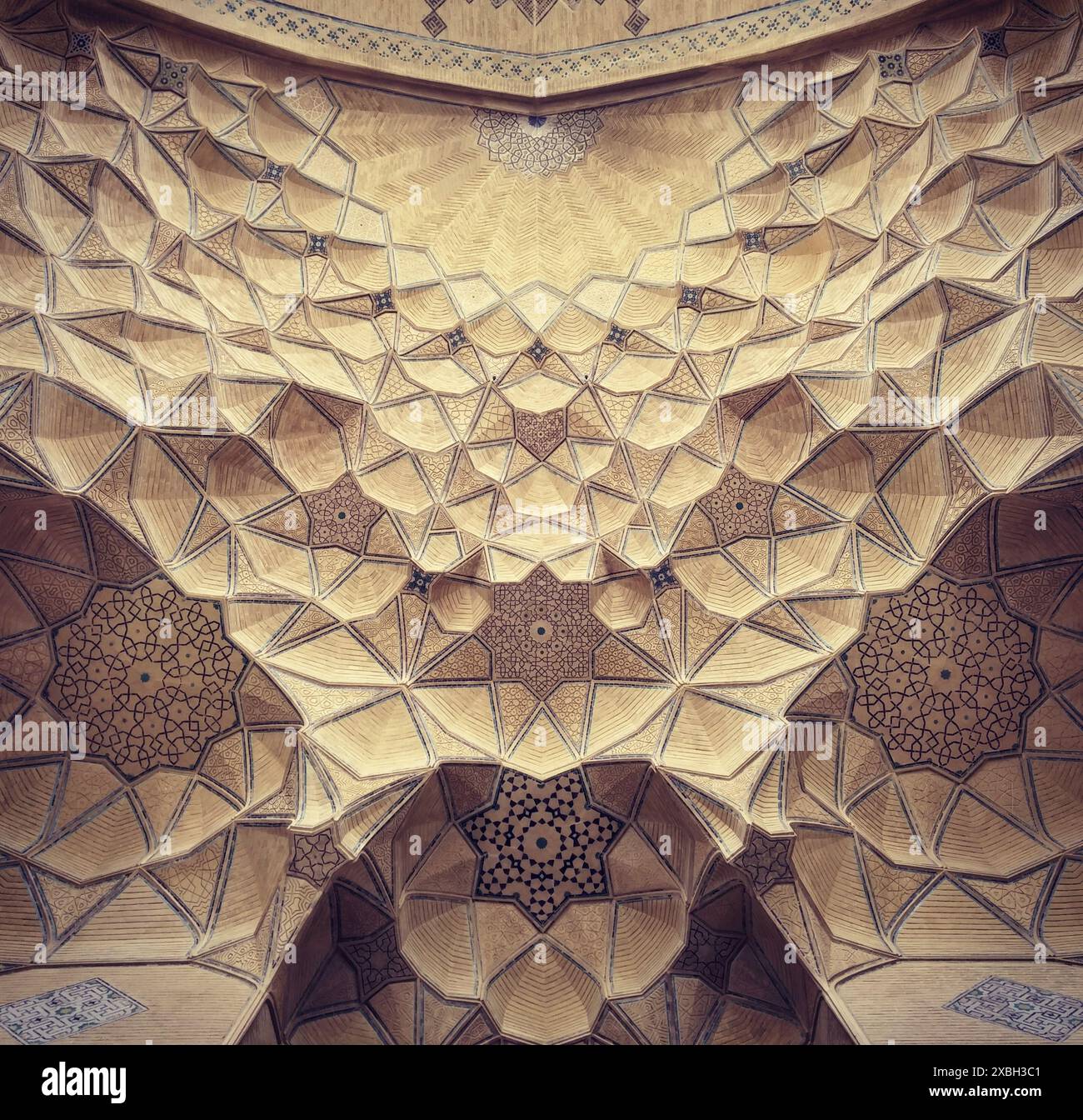 Arc d'ornement avec façade en tuiles et briques - Ispahan Iran Banque D'Images