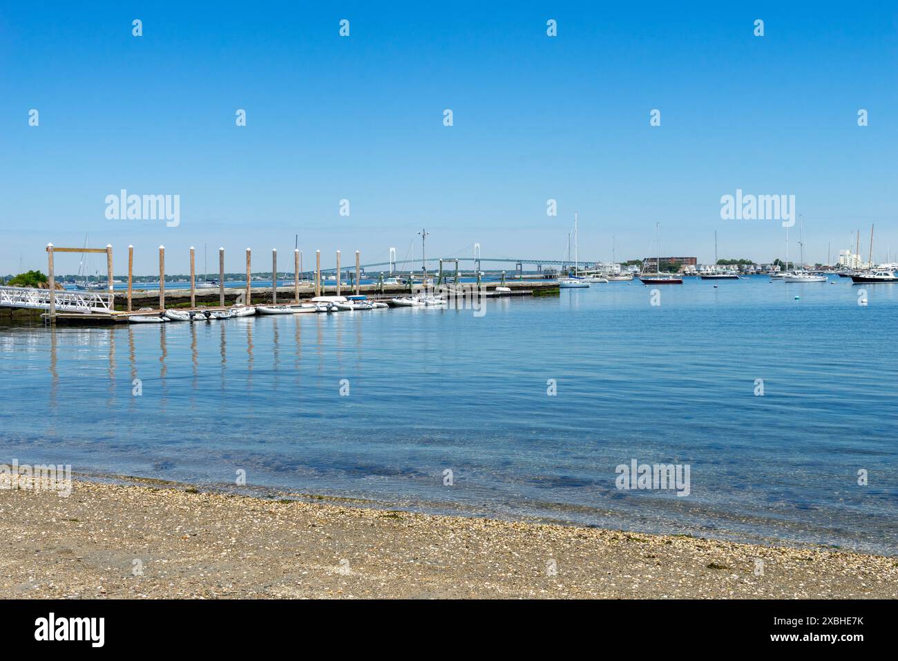 grande entrée avec jetée en arrière-plan Banque D'Images