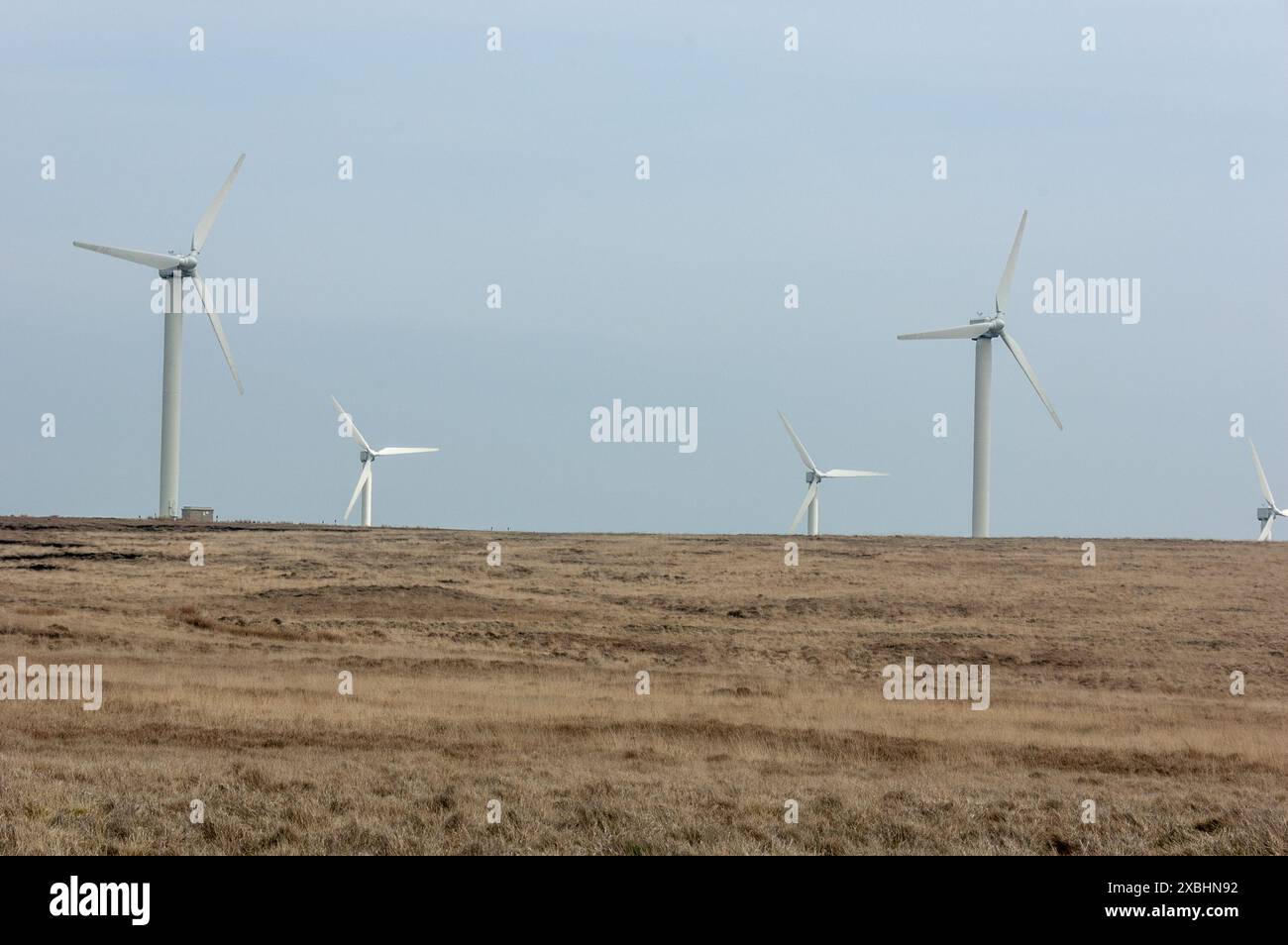 Majestueuse énergie éolienne propre, durable et renouvelable produite au parc éolien Ovenden dans le West Yorkshire, au Royaume-Uni. Une étape précoce sur la voie du zéro net Banque D'Images