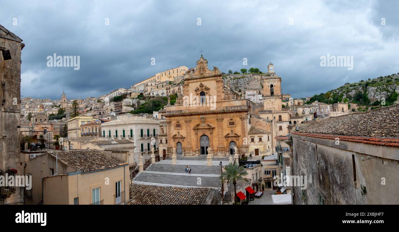 Duomo Di San Pietro Modica Sicile Italie. Banque D'Images