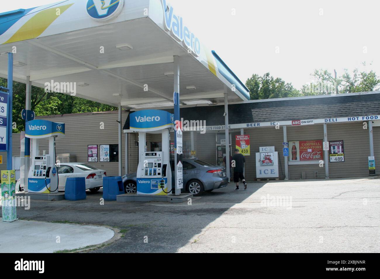 Une station-service Valero en Virginie, aux États-Unis Banque D'Images