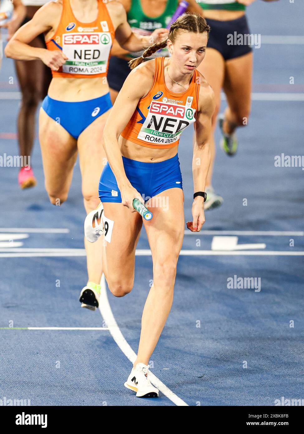 ROME - Femke bol en action dans la finale féminine 4x400 mètres, le dernier jour des Championnats d'Europe d'athlétisme. ANP IRIS VAN DEN BROEK Banque D'Images