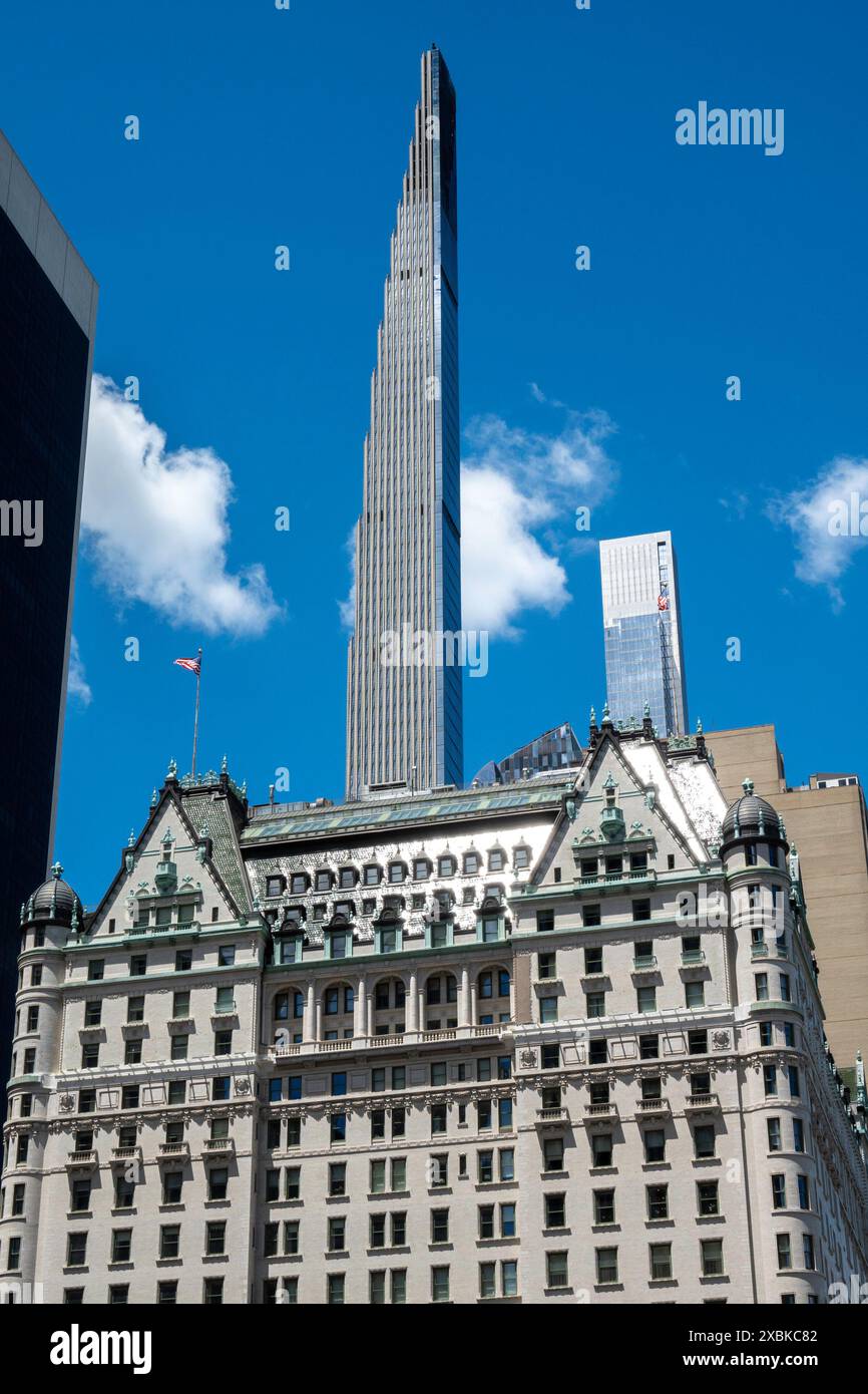 L'hôtel Plaza est un point de repère célèbre situé sur la cinquième Avenue et Central Park South, 2024, New York City, États-Unis Banque D'Images