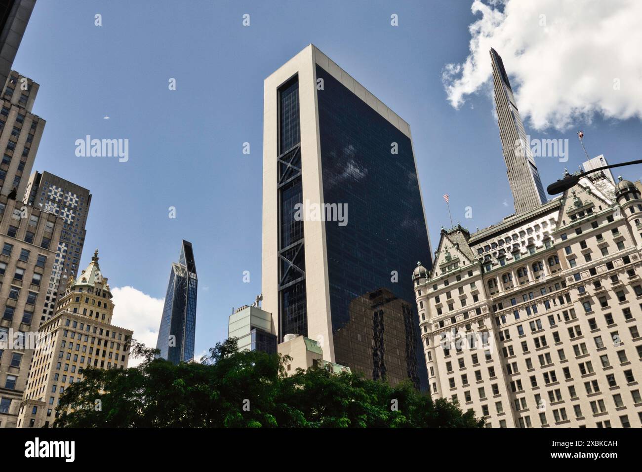 L'hôtel Plaza est un point de repère célèbre situé sur la cinquième Avenue et Central Park South, 2024, New York City, États-Unis Banque D'Images