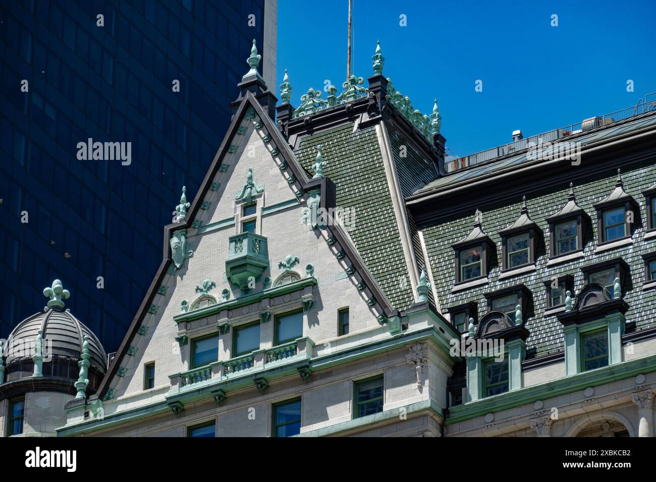 L'hôtel Plaza est un point de repère célèbre situé sur la cinquième Avenue et Central Park South, 2024, New York City, États-Unis Banque D'Images