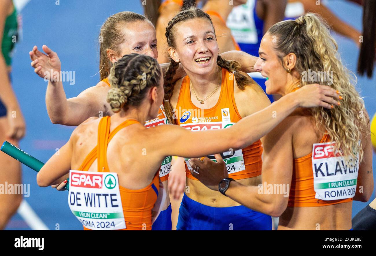 ROME - Lieke Klaver, Cathelijn Peeters, Lisanne de Witte et Femke bol en action lors du relais 4x400 de la dernière journée des Championnats d'Europe d'athlétisme. ANP IRIS VAN DEN BROEK Banque D'Images