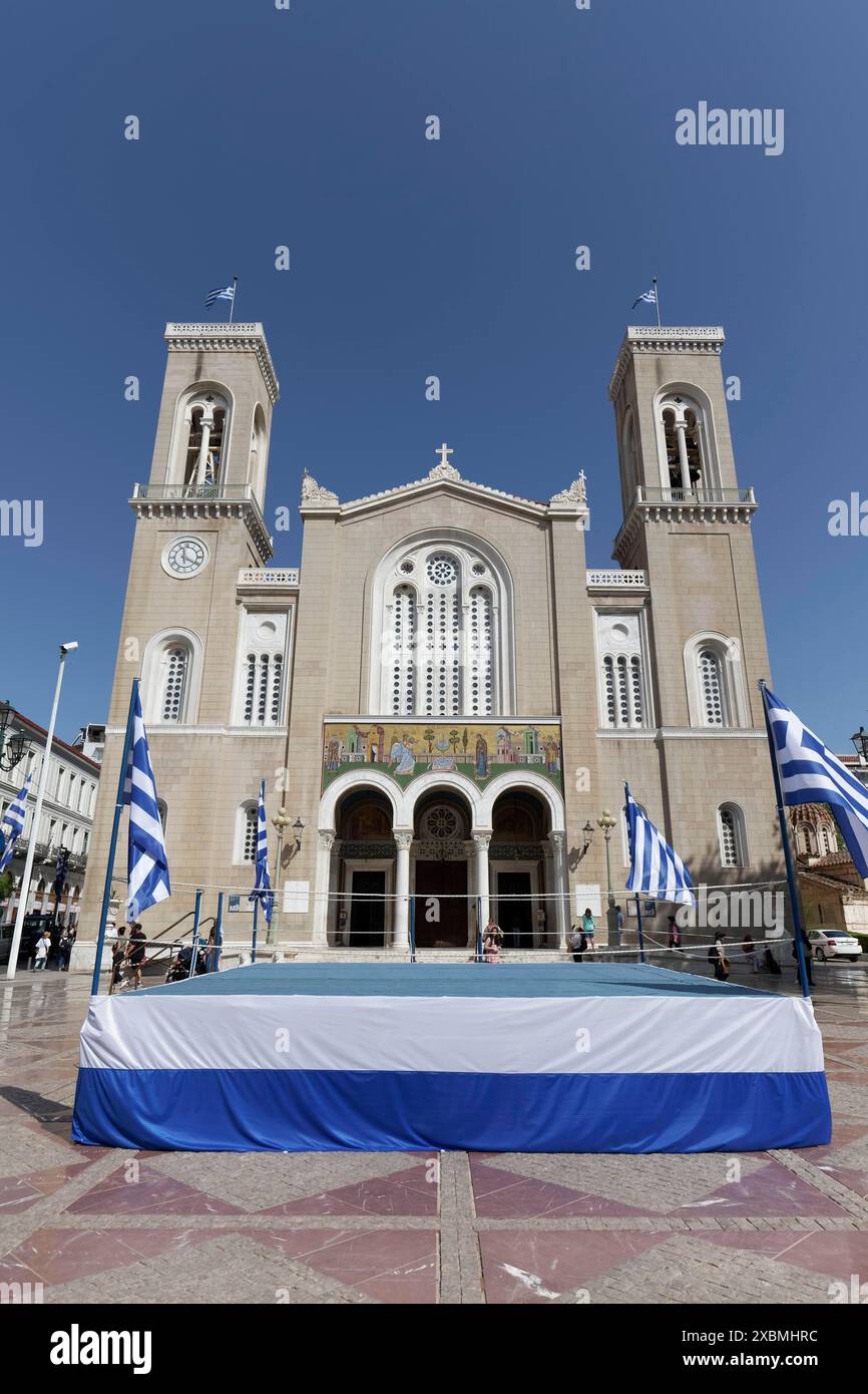 Cathédrale orthodoxe grecque de l'Annonciation, scène décorée aux couleurs nationales grecques, Athènes, Grèce Banque D'Images
