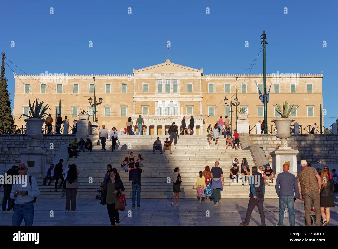 Bâtiment du Parlement dans la lumière du soir, place Syntagma, Athènes, Grèce Banque D'Images