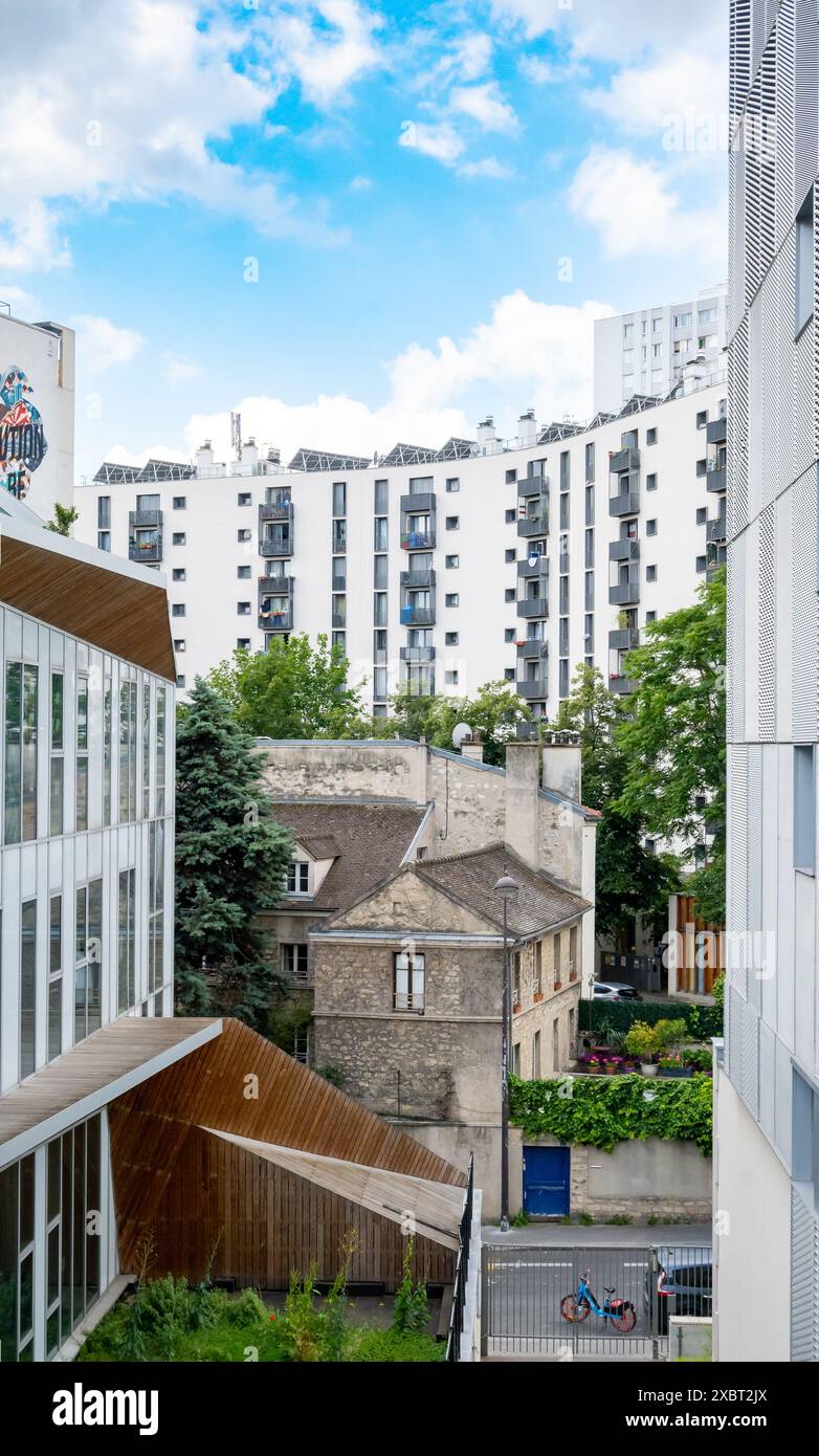 Paris, France, maisons anciennes parmi les bâtiments modernes, éditorial seulement. Banque D'Images