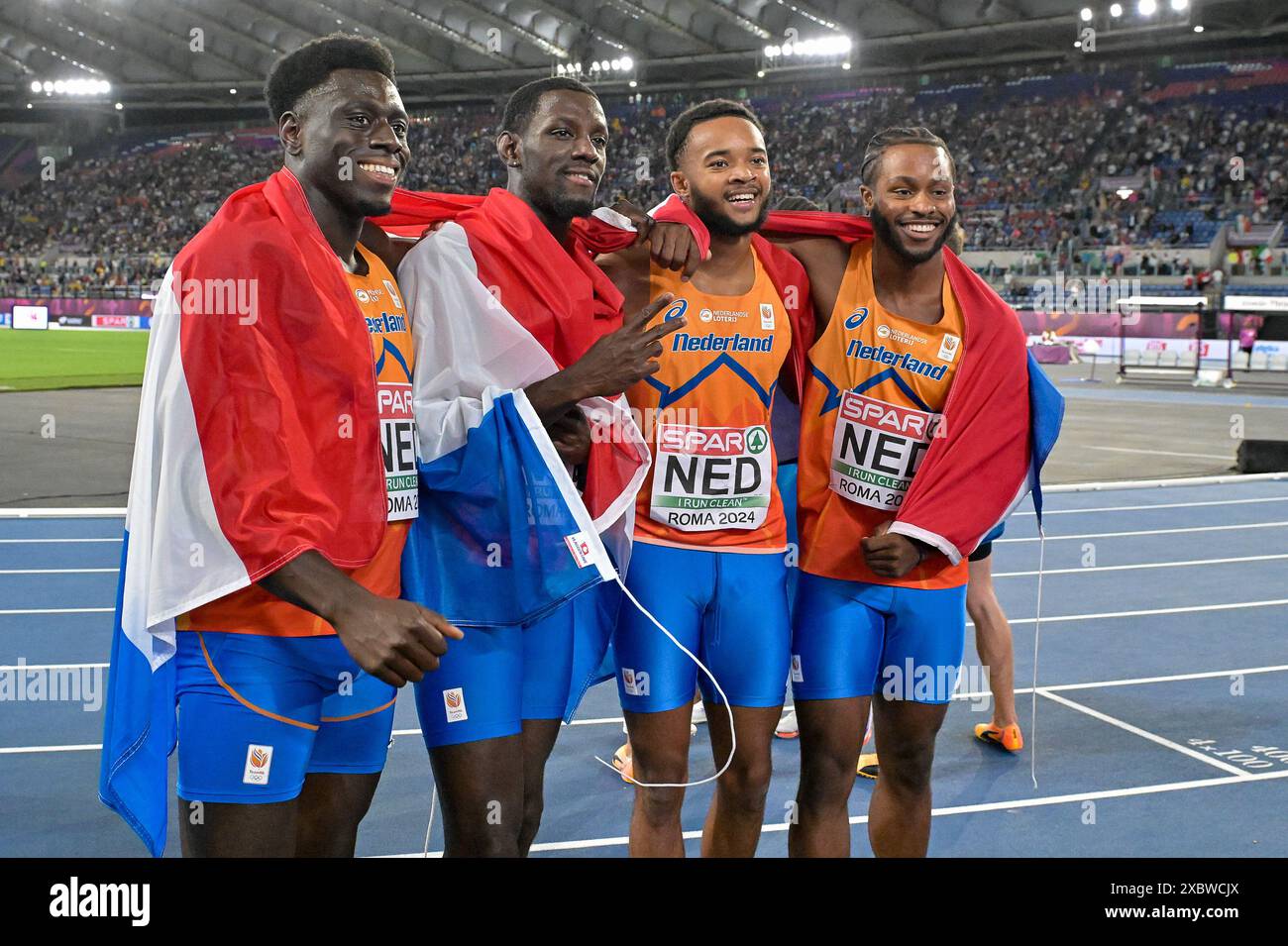 Roma, Italie. 12 juin 2024. Stade Olympique, Rome, Italie - Elvis AFRIFA, Taymir BURNET, Xavi MO-AJOK, Nsikak EKPO Nederland médaille d'argent de l'équipe 4 x 100m Relais hommes finale lors des Championnats d'Europe d'athlétisme 2024 jour 6, 12 juin 2024 (photo par Roberto Ramaccia/Sipa USA) crédit : Sipa USA/Alamy Live News Banque D'Images
