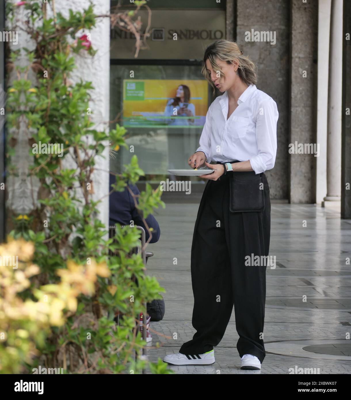 Bergame, Italie. 13 juin 2024. Profils les plus demandés : employés de restaurant, employés de comptoir et chefs. La demande s'est concentrée en Lombardie et dans des destinations touristiques comme les montagnes, les lacs et les villes. Crédit : Agence photo indépendante/Alamy Live News Banque D'Images