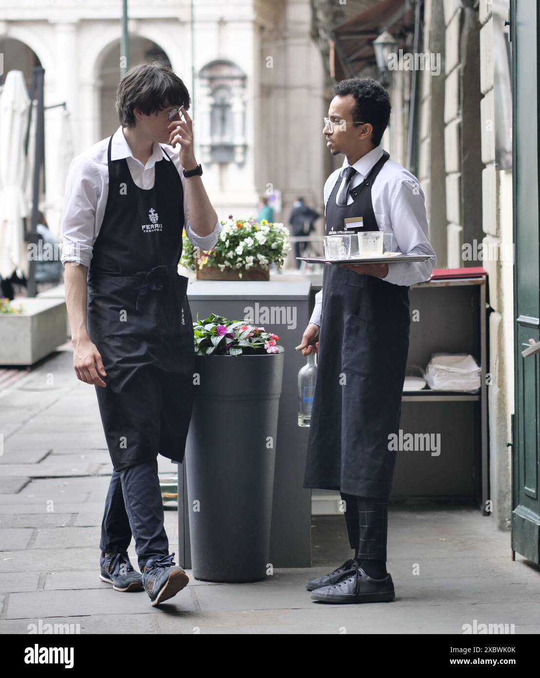 Bergame, Italie. 13 juin 2024. Profils les plus demandés : employés de restaurant, employés de comptoir et chefs. La demande s'est concentrée en Lombardie et dans des destinations touristiques comme les montagnes, les lacs et les villes. Crédit : Agence photo indépendante/Alamy Live News Banque D'Images