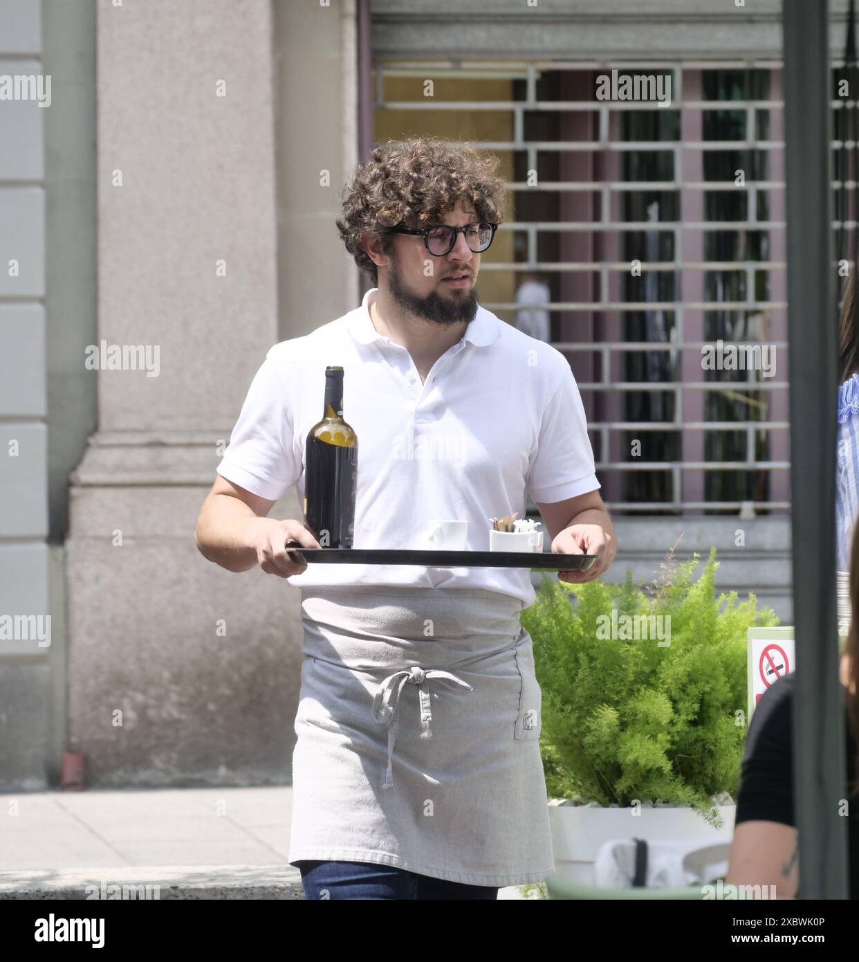 Bergame, Italie. 13 juin 2024. Profils les plus demandés : employés de restaurant, employés de comptoir et chefs. La demande s'est concentrée en Lombardie et dans des destinations touristiques comme les montagnes, les lacs et les villes. Crédit : Agence photo indépendante/Alamy Live News Banque D'Images