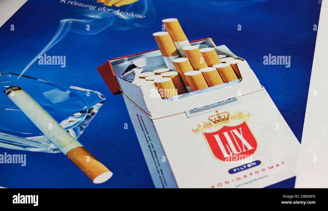 Viersen, Allemagne - 9 mai. 2024 : publicité pour les cigarettes à filtre Lux du magazine allemand de 1968 Banque D'Images