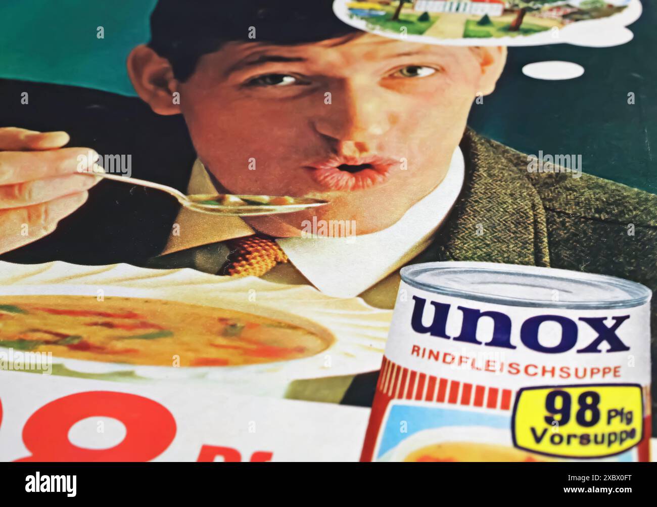 Viersen, Allemagne - 9 mai. 2024 : publicité pour la soupe de bœuf Unox dans le vieux magazine allemand vintage de 1968 Banque D'Images