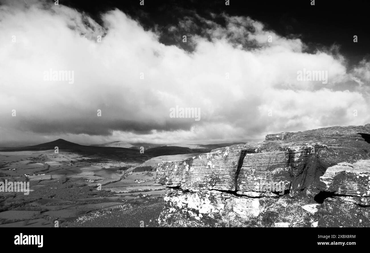 Sugar Loaf, Mynydd Pen-y-fal, se trouve à la limite sud des montagnes noires à Bannau Brycheiniog, le parc national des Brecon Beacons Banque D'Images