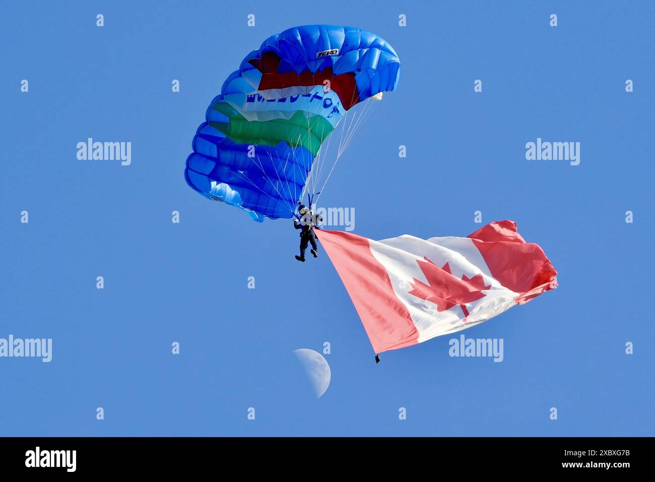 Toasts, . 13 juin 2024. La performance des parachutistes de l'armée italienne au sommet du G7 à Borgo Egnazia (Brindisi) en Italie le 13 juin 2024. Crédit : Agence photo indépendante/Alamy Live News Banque D'Images