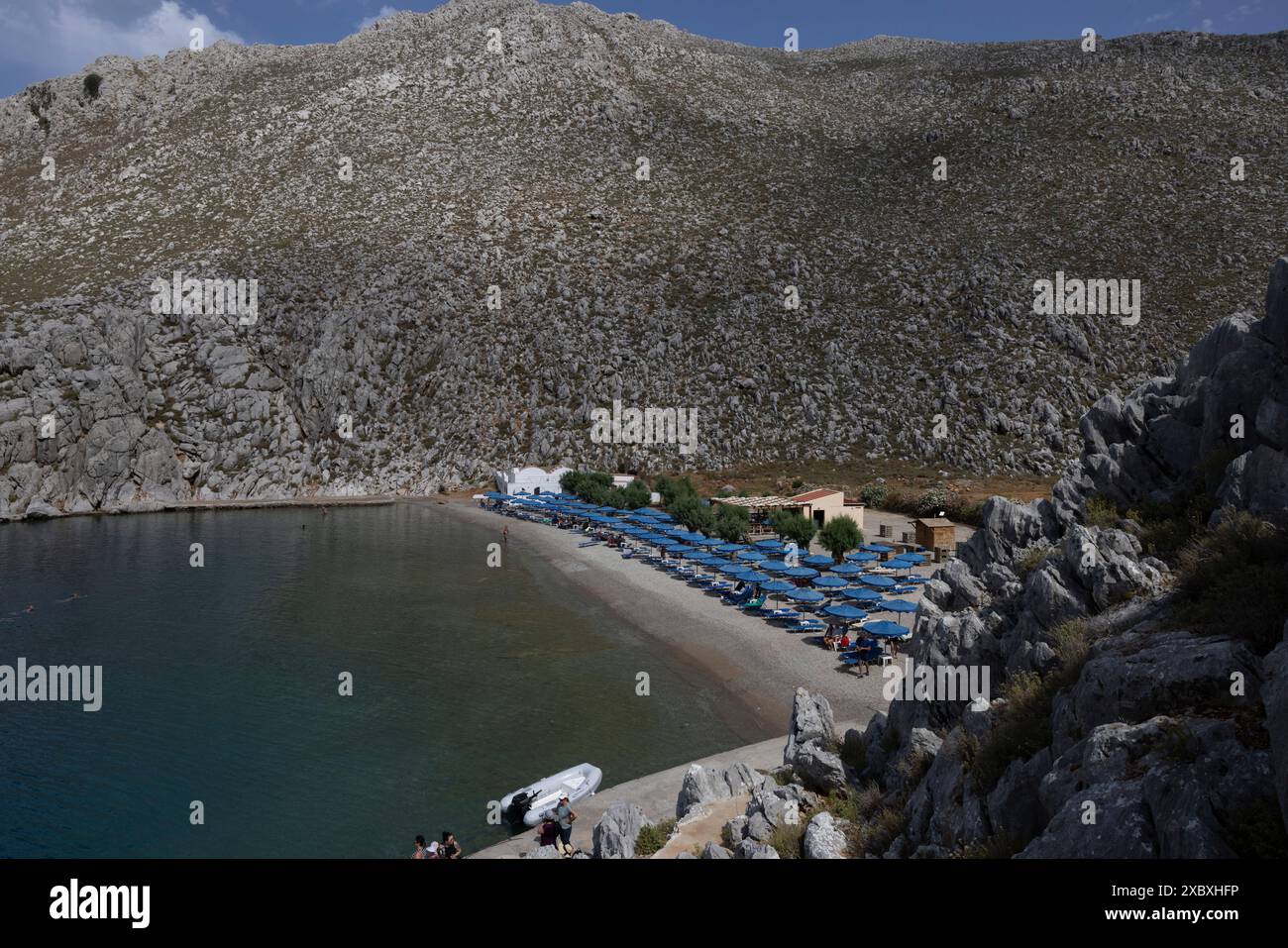 Zone de plage de Pedi sur l'île de Symi du groupe d'îles du Dodécanèse, où le corps du médecin de télévision Michael Mosley a été trouvé, Grèce, Europe Banque D'Images