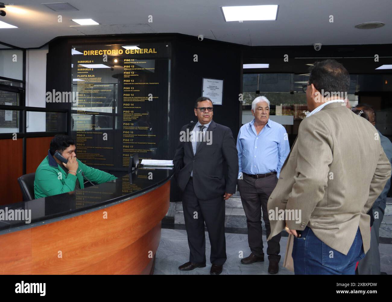 RÉUNION TRANSPORTISTS MTOP Quito, jeudi 13 juin 2024 Réunion des transporteurs au Ministère des Transports et des travaux publics, sur l'élimination et le ciblage des subventions aux carburants photos Quito Pichincha Ecuador POL RÉUNION TRANSPORTISTS MTOP d30e514dce8d0ee41e86ae08c4a9d83b Copyright : xROLANDOxENRIQUEZx Banque D'Images