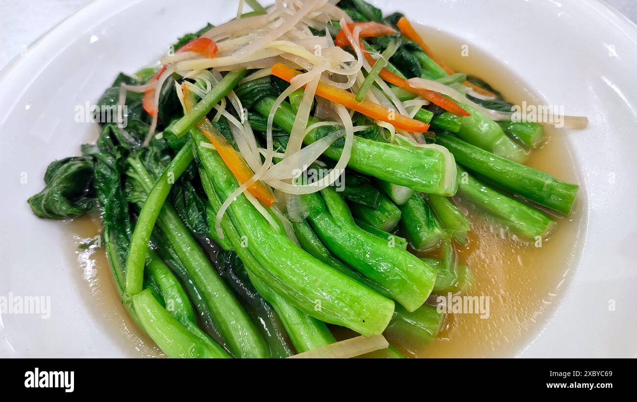 Légume vert à la vapeur en chinois restrauant, Toronto, Canada Banque D'Images