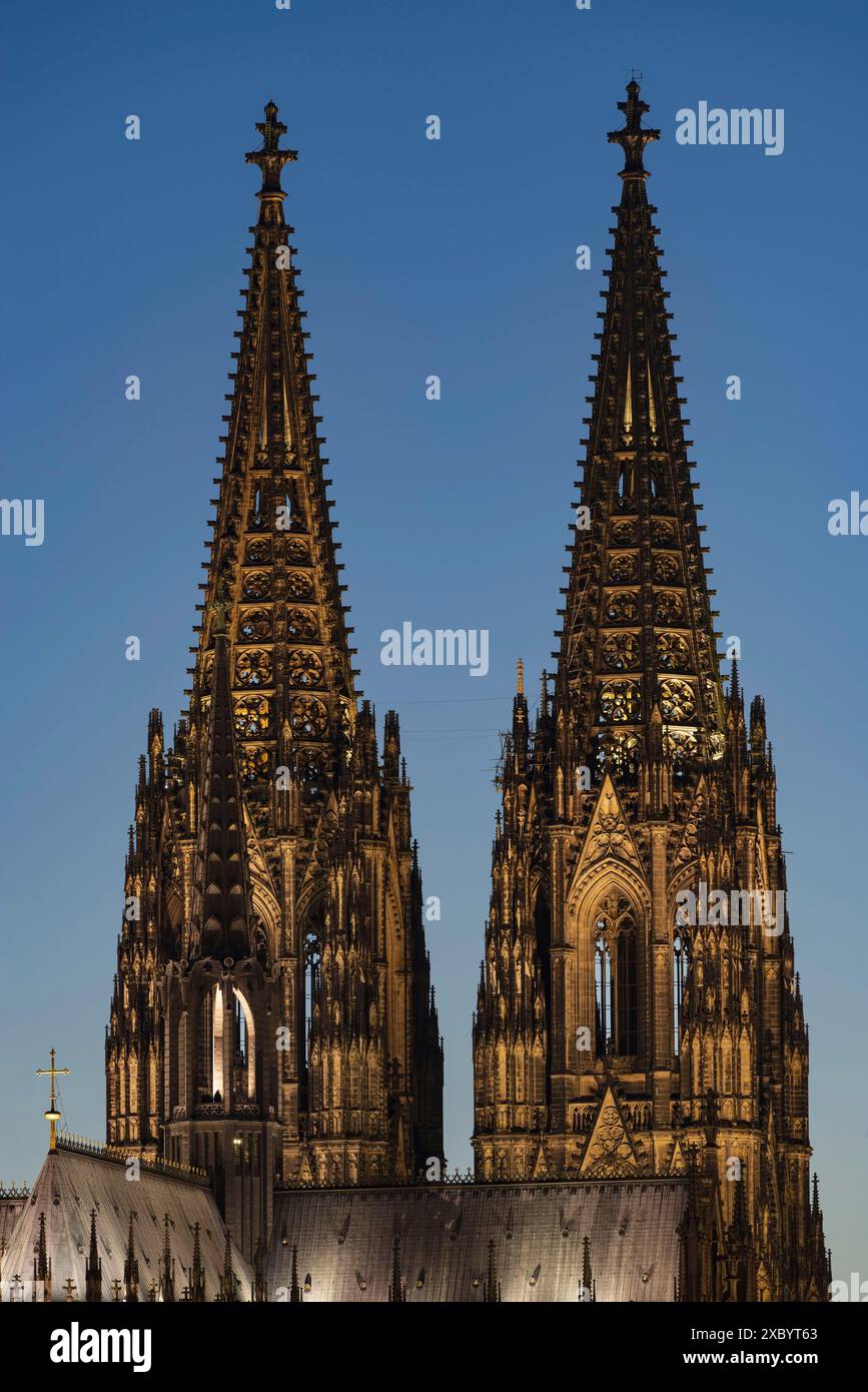 Sommets de la cathédrale de Cologne, Cologne, Rhénanie du Nord-Westphalie, Allemagne Banque D'Images