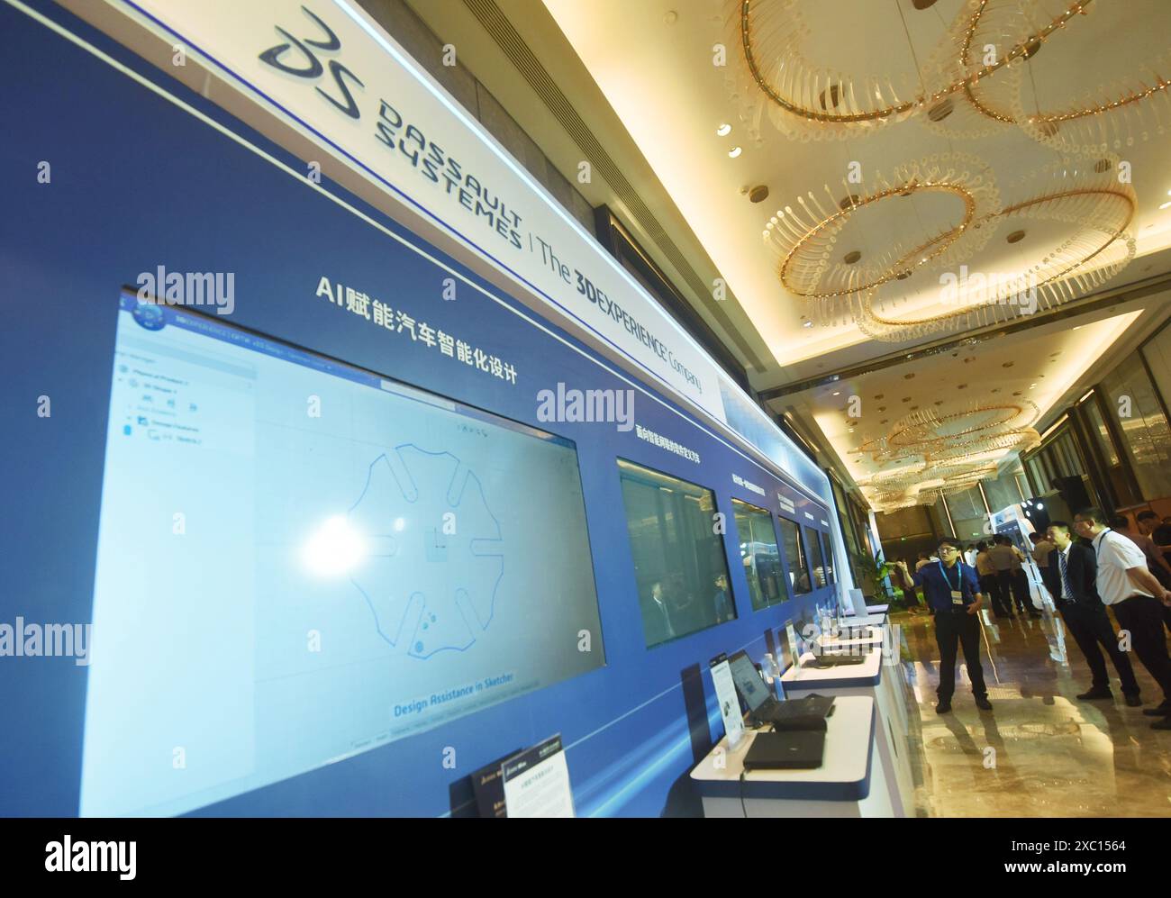 HANGZHOU, CHINE - 14 JUIN 2024 - la photo prise lors du Forum Dassault SYSTEMES Automotive and Transportation Industry Summit 2024 illustre le développement Banque D'Images