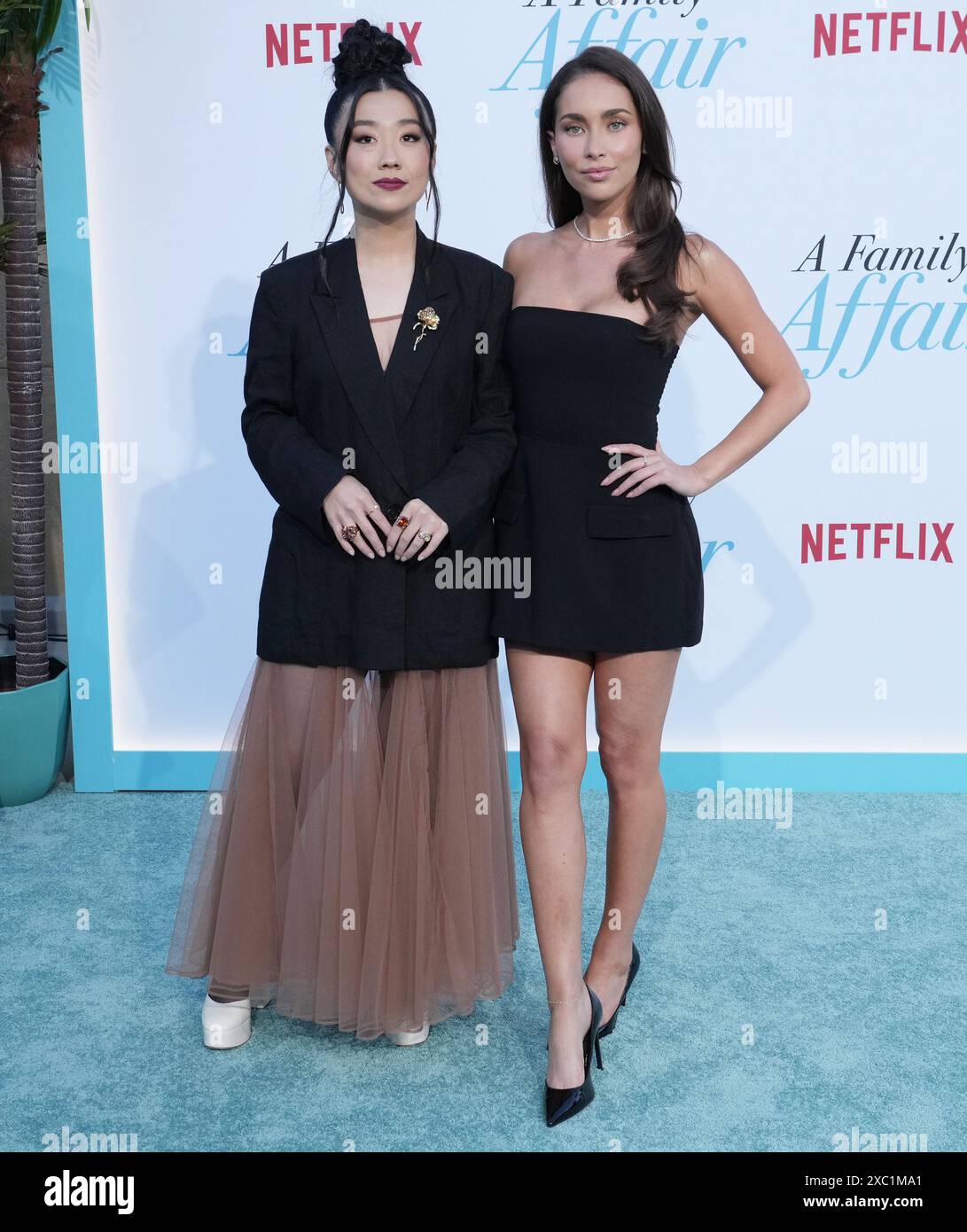 Los Angeles, États-Unis. 13 juin 2024. (G-d) Sherry Cola et Priscilla Quintana à la première mondiale de Netflix's A FAMILY AFFAIR qui s'est tenue au théâtre égyptien à Hollywood, CA jeudi, ? 13 juin 2024. (Photo de Sthanlee B. Mirador/Sipa USA) crédit : Sipa USA/Alamy Live News Banque D'Images