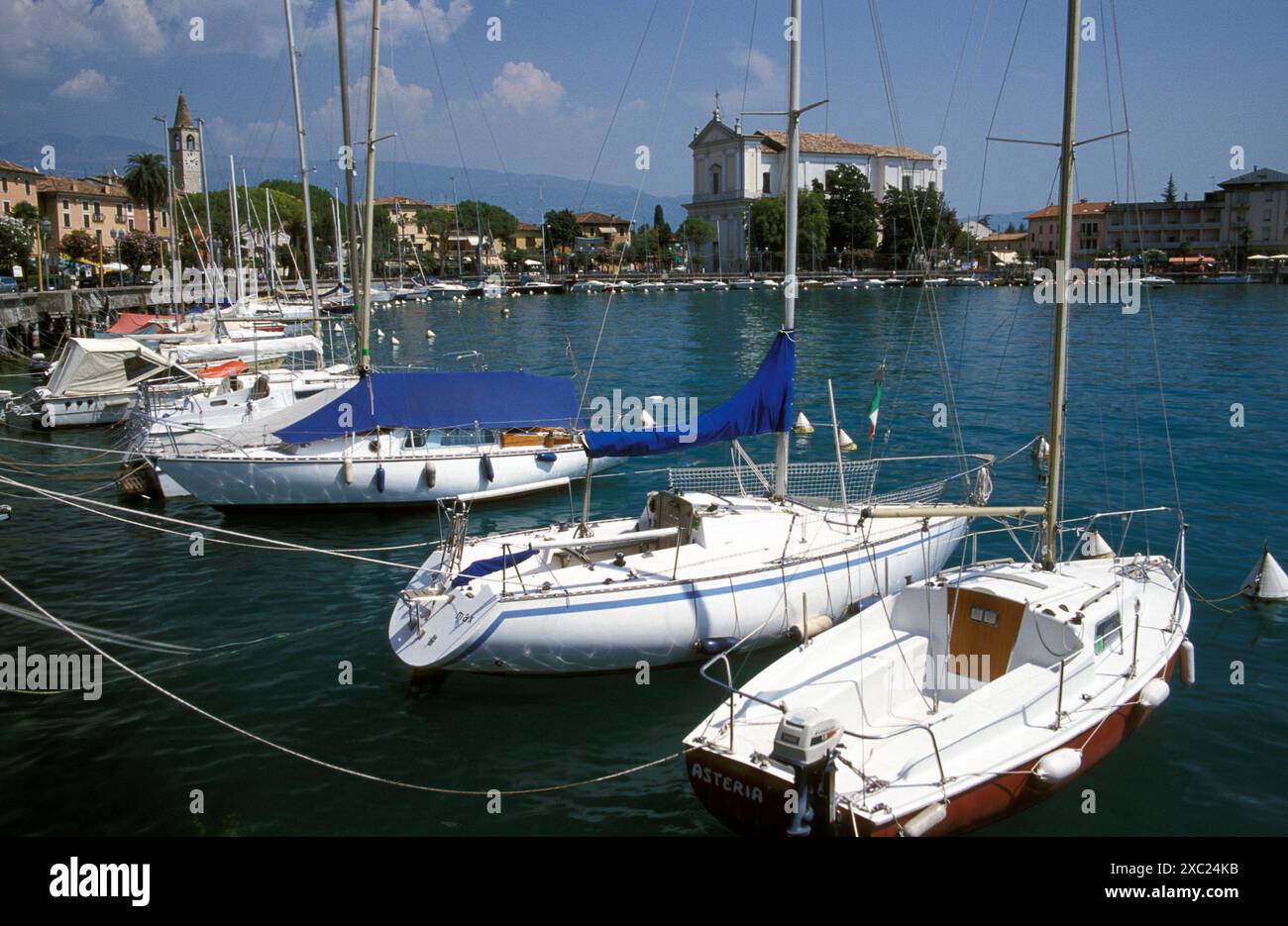 Toscolano Maderno sur la rive ouest du lac de Garde, Brescia, Lombardie, Italie Banque D'Images