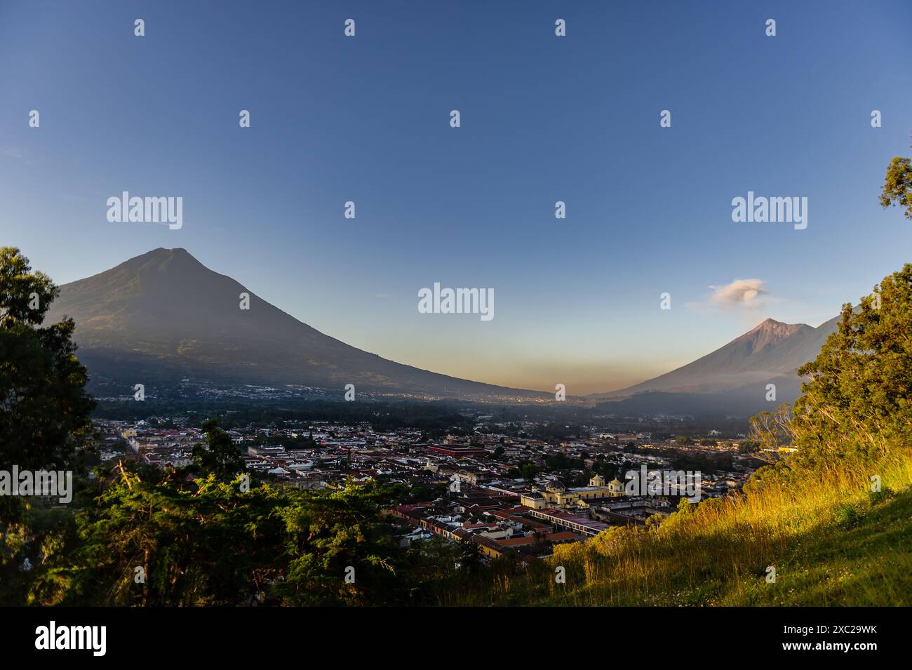 Point de vue du Cerro de la Cruz à Antigua Guatemala Banque D'Images