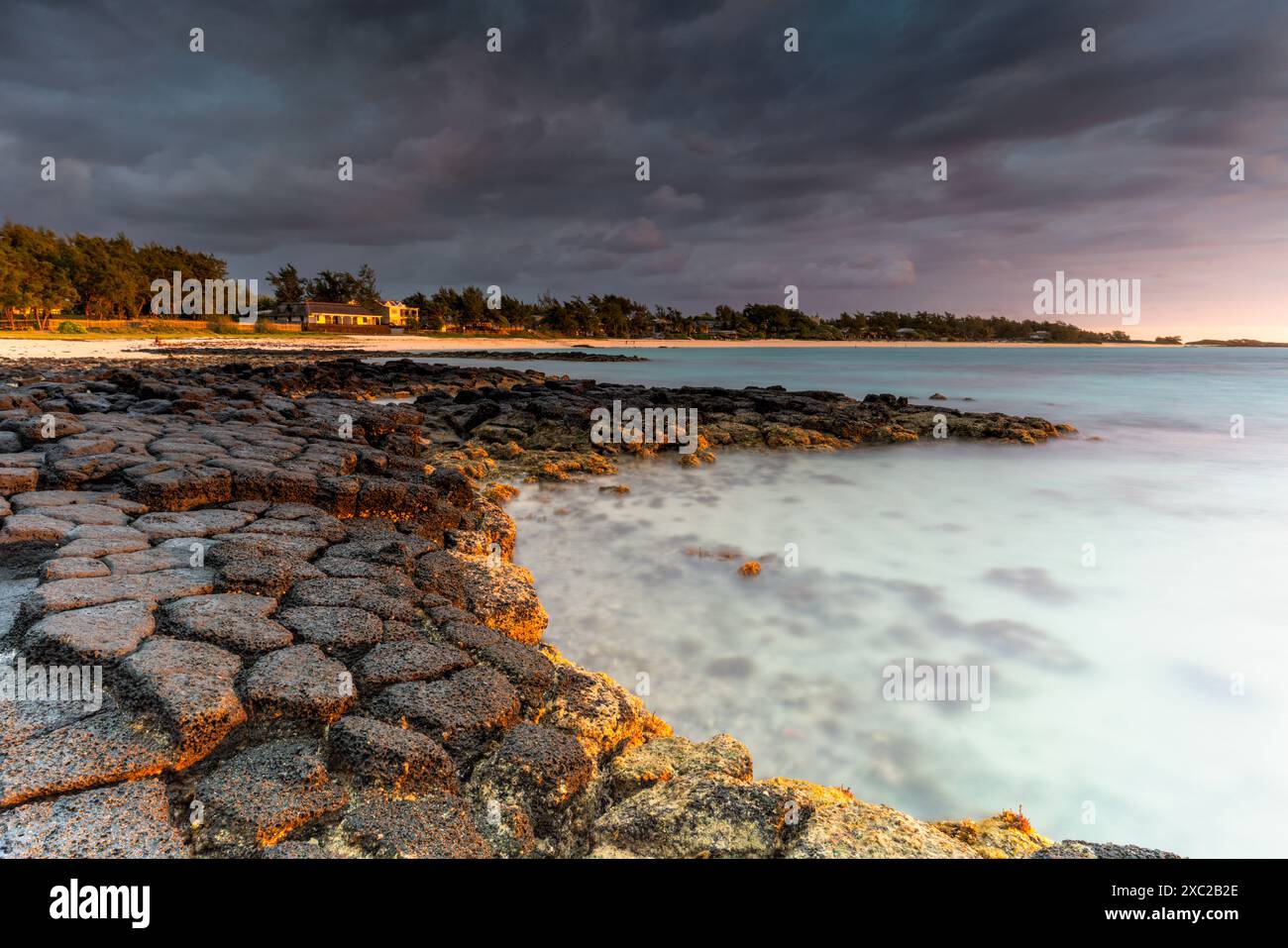 Nuages d'orage à l'aube sur la mer cristalline, Maurice Banque D'Images