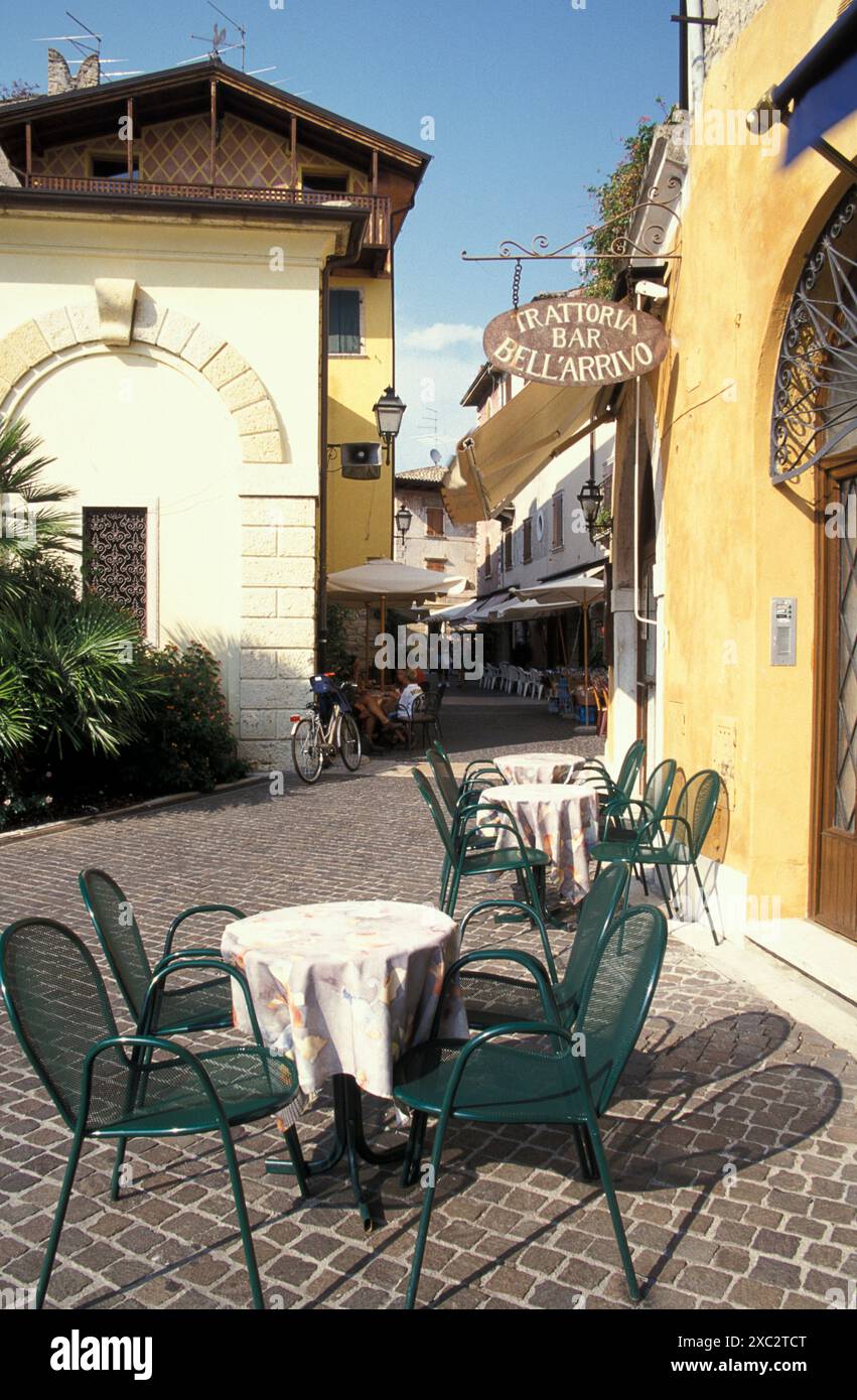 Rues Torri del Benaco sur la rive est du lac de Garde, Vénétie, Lombardie, Italie Banque D'Images