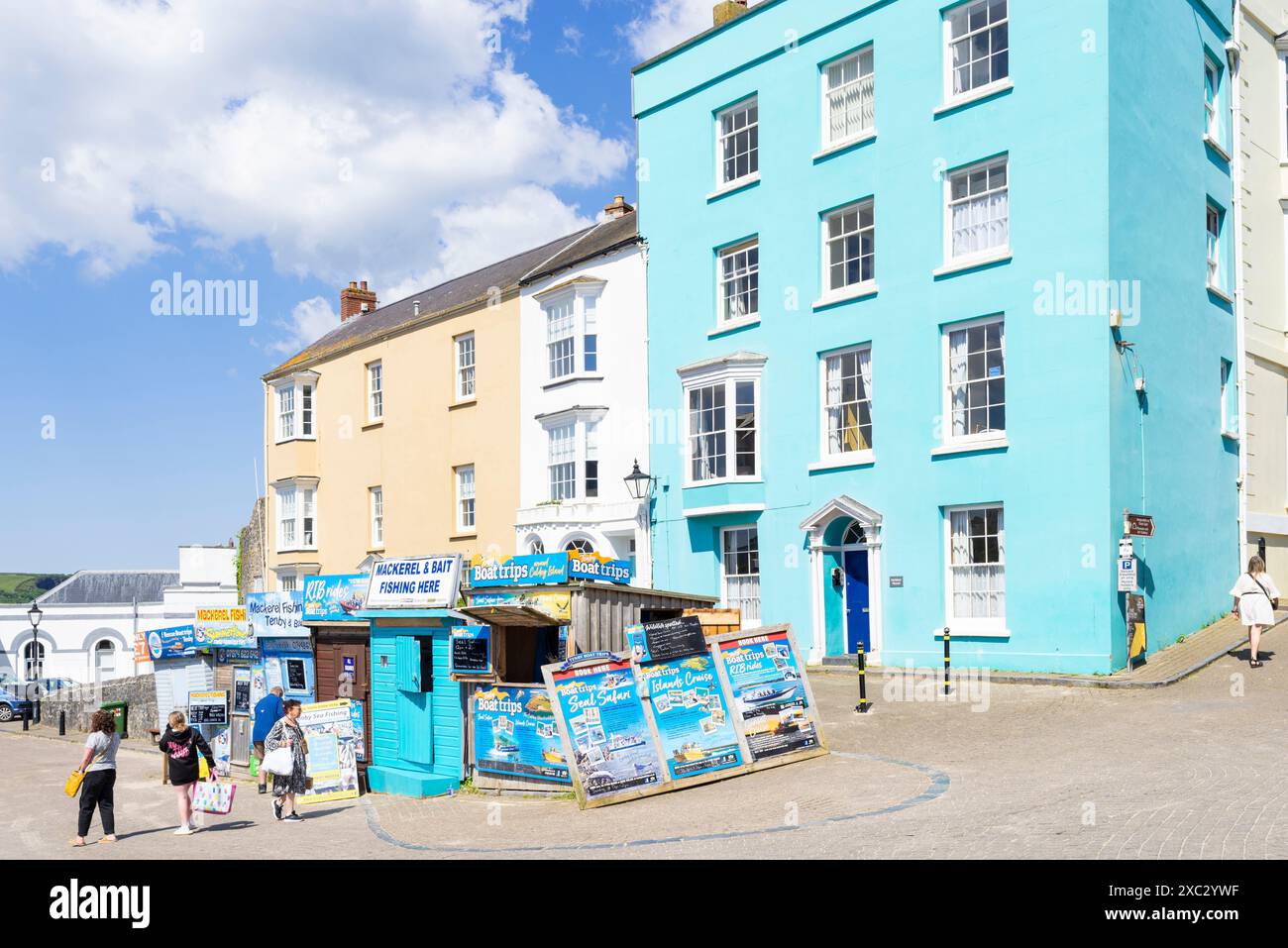 Port de Tenby Bureau de réservation voyages de pêche en mer Pier Hill Tenby Carmarthan Bay Pembrokeshire West Wales UK GB Europe Banque D'Images