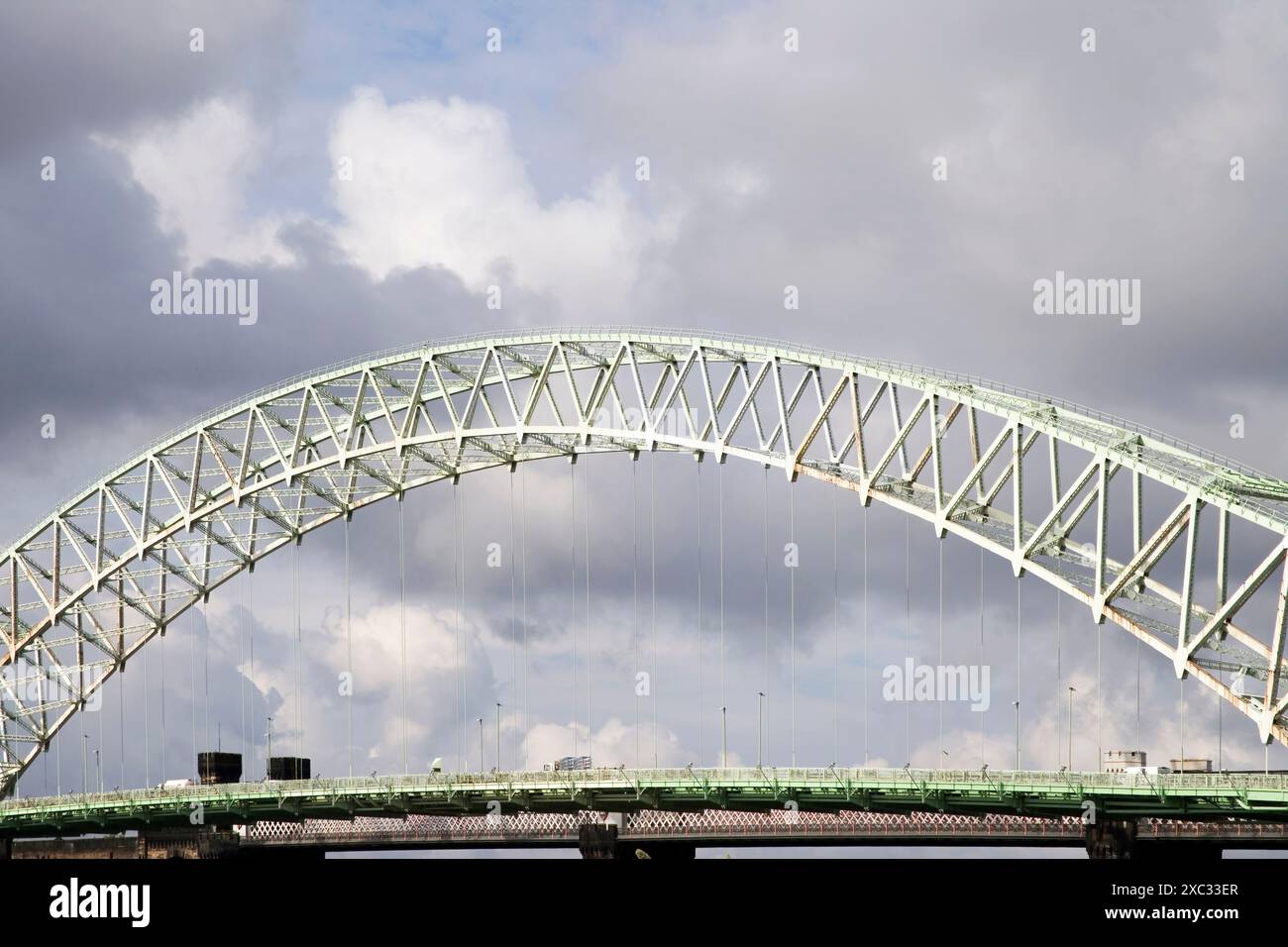 pont de transport de widnes à runcorn au-dessus de la rivière mersey sur merseyside Banque D'Images