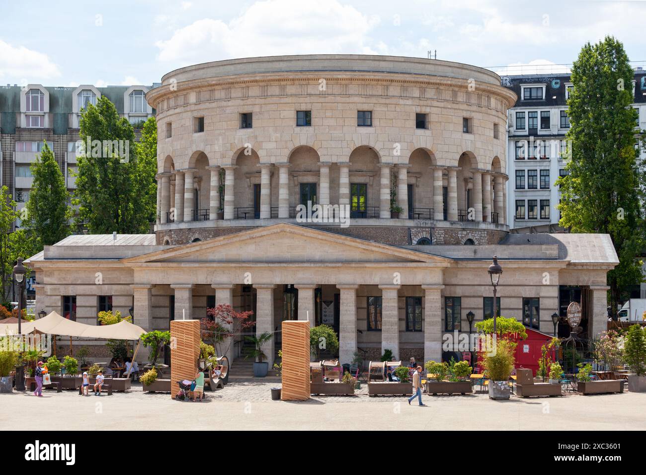 Paris, France - 17 juillet 2017 : la Rotonde de la Villette est une rotonde située sur la place de la bataille-de-Stalingrad, dans le 19ème arrondissement de Banque D'Images