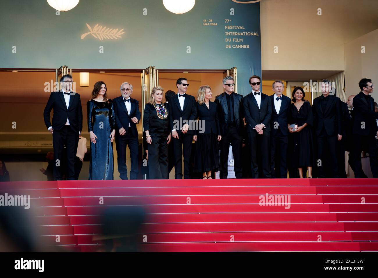 CANNES, FRANCE - 21 MAI : Catherine Deneuve, Chiara Mastroianni, Melvil Poupaud assistent au tapis rouge de Marcello Mio au Festival de Cannes Banque D'Images