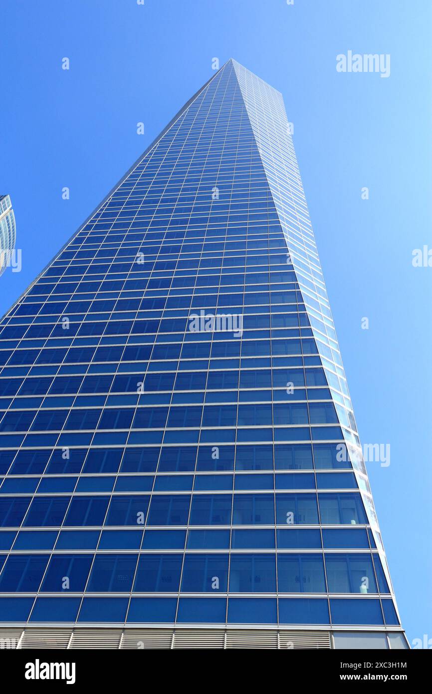 MADRID, ESPAGNE - 23 OCTOBRE 2012 : gratte-ciel Torre de cristal à Madrid. Ses locataires sont KPMG, Agbar, SegurCaixa Adeslas et Regus. Il a été construit Banque D'Images