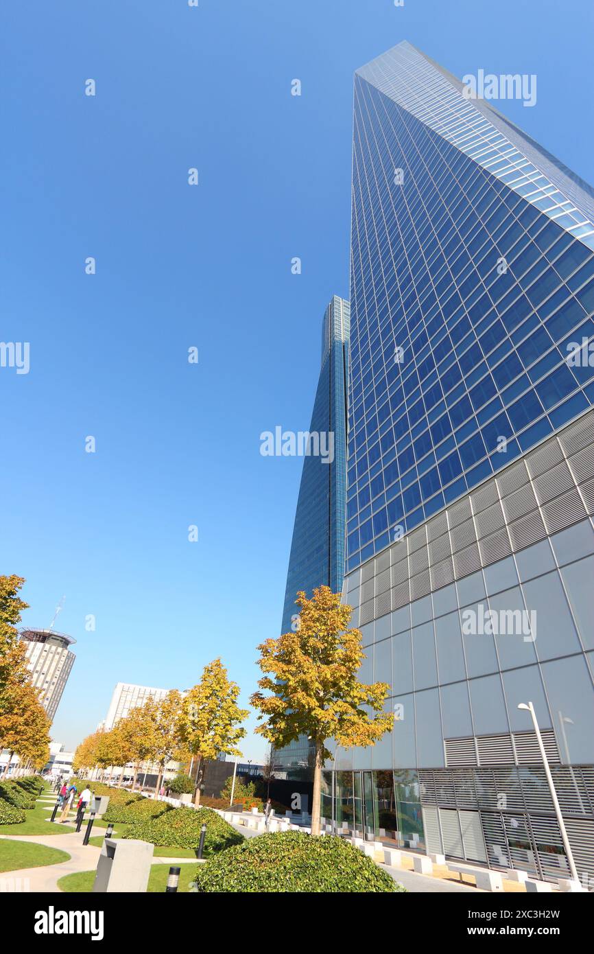MADRID, ESPAGNE - 23 OCTOBRE 2012 : gratte-ciel Torre de cristal à Madrid. Ses locataires sont KPMG, Agbar, SegurCaixa Adeslas et Regus. Il a été construit Banque D'Images