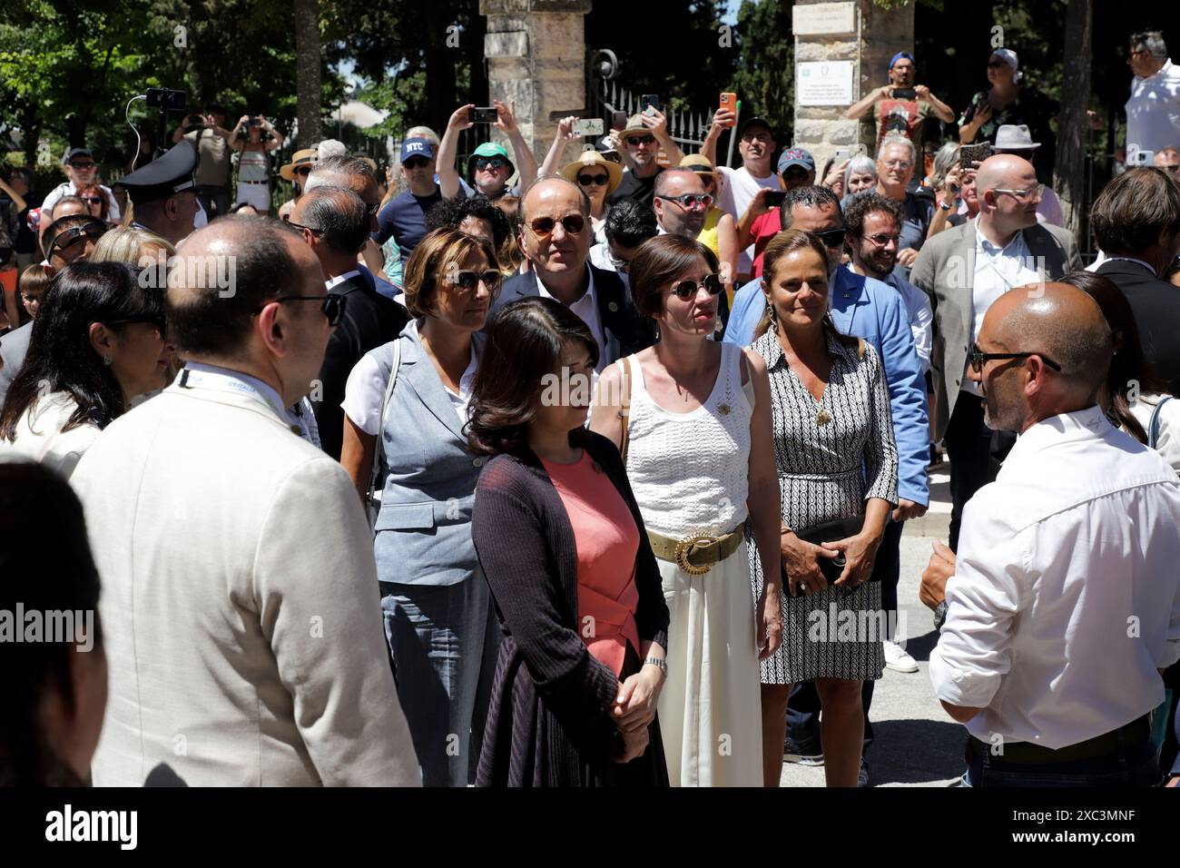 Alberobello, Italie. 14 juin 2024. Yuko Kishida, Amélie Derbaudrenghien Laura Marzano et Britta Ernst lors de la tournée à Alberobello des épouses des chefs d'Etat présents au G7 à Savelletri Borgo Egnazia. Alberobello 16 juin 2024 Nino Ratiani/Lapresse Yuko Kishida, Amélie Derbaudrenghien Laura Marzano e Britta Ernst al giro ad Alberobello delle mogli dei capi di stato presenti al g7 a Savelletri Borgo Egnazia . Alberobello 14 06 2024. Nino Ratiani/ Credit : LaPresse/Alamy Live News Banque D'Images