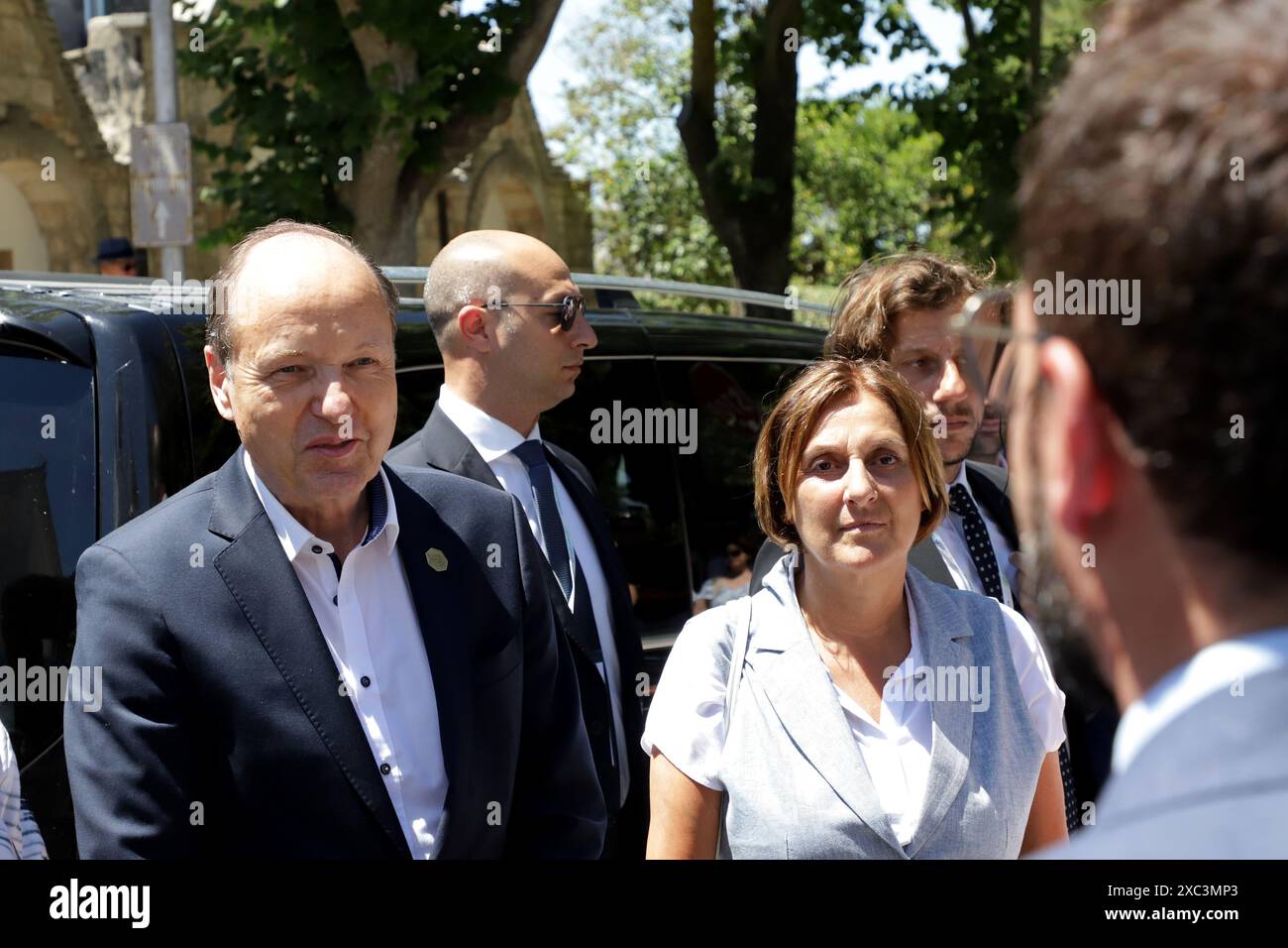 Alberobello, Italie. 14 juin 2024. Heiko von der Leyen et Britta Ernst lors de la tournée à Alberobello des épouses des chefs d'Etat présents au G7 à Savelletri Borgo Egnazia. Alberobello 16 juin 2024 Nino Ratiani/Lapresse Heiko von der Leyen e Britta Ernst al giro ad Alberobello delle mogli dei capi di stato presenti al g7 a Savelletri Borgo Egnazia . Alberobello 14 06 2024. Nino Ratiani/ Credit : LaPresse/Alamy Live News Banque D'Images